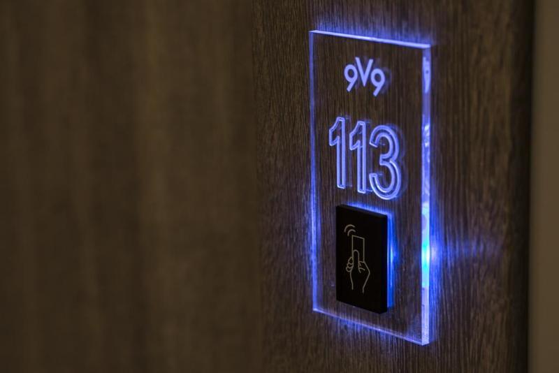 9v9 Hotel