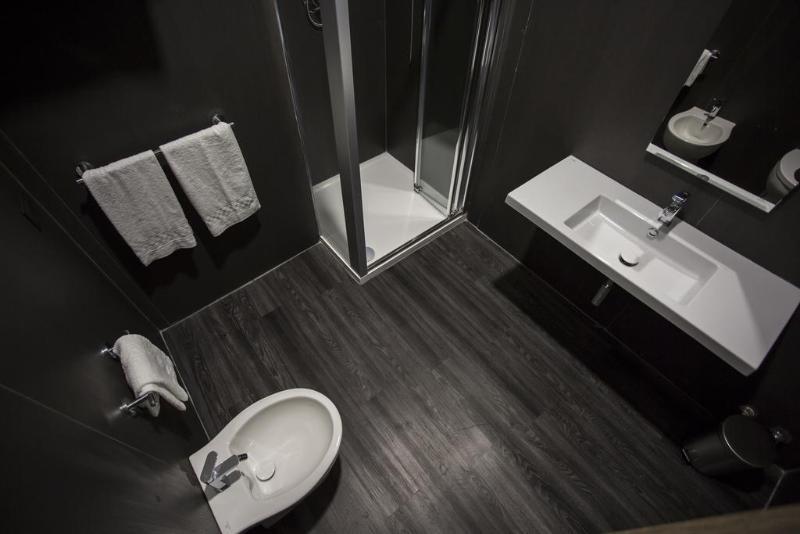 9v9 Hotel 4*
